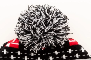 Bonnet de Noël tricoté avec pompon personnalisable