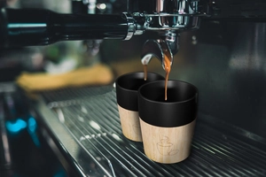 Coffret de 4 tasses en céramique et bois d'hévéa - base aimantée pour lavage personnalisable