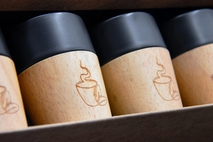 Coffret de 4 tasses en céramique et bois d'hévéa - base aimantée pour lavage personnalisable