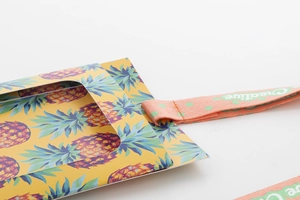 Tour de cou RPET avec porte-badge en papier imprimé en quadri personnalisable