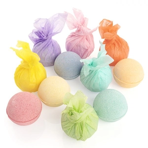 Bombe de bain emballée dans son tissu coloré personnalisable