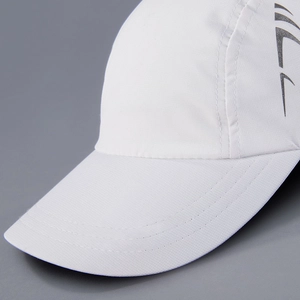 Casquette de sport 3 panneaux unisexe - avec inserts réfléchissants personnalisable