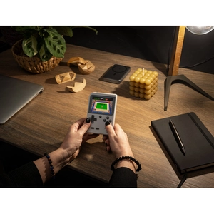 Console de jeux portable avec 256 jeux classiques personnalisable