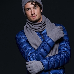 Echarpe élégante disponible avec gants et bonnet personnalisable