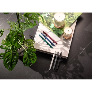 Stylo à bille en aluminium recyclé avec finition en caoutchouc personnalisable