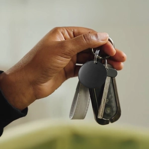 Traceur étanche avec porte-clés personnalisable