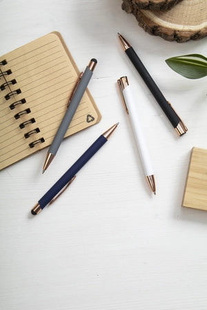 Stylo à bille en aluminium recyclé avec finition caoutchoutée personnalisable