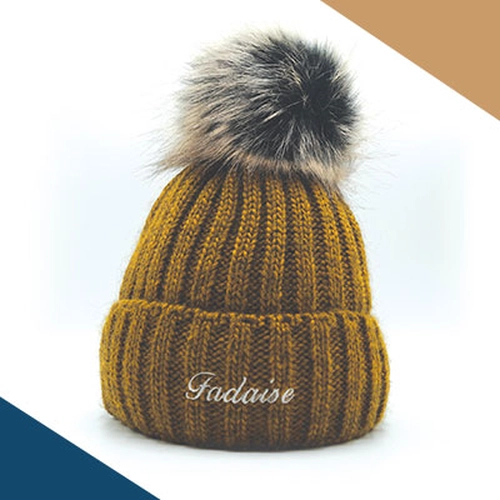 image du produit Bonnet avec pompon 100% personnalisable