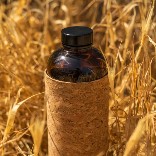 image du produit Bouteille en verre recyclé 600ml avec housse en liège - design retro