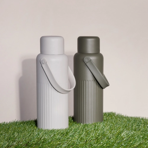 image du produit Thermos élégant avec bandes verticales Sagaform